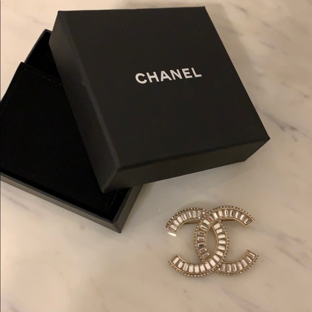 SOLD!!! Chanel Brooch - Picture 2 of 4